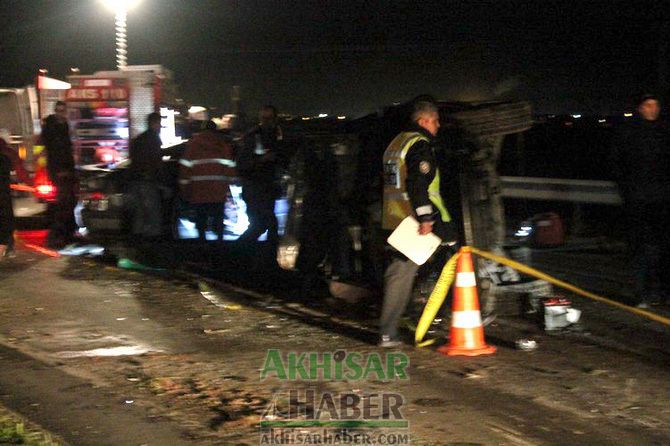 Akhisar’da Akıl Almaz Kaza 1 Kişi Öldü 4 Kişi Yaralandı